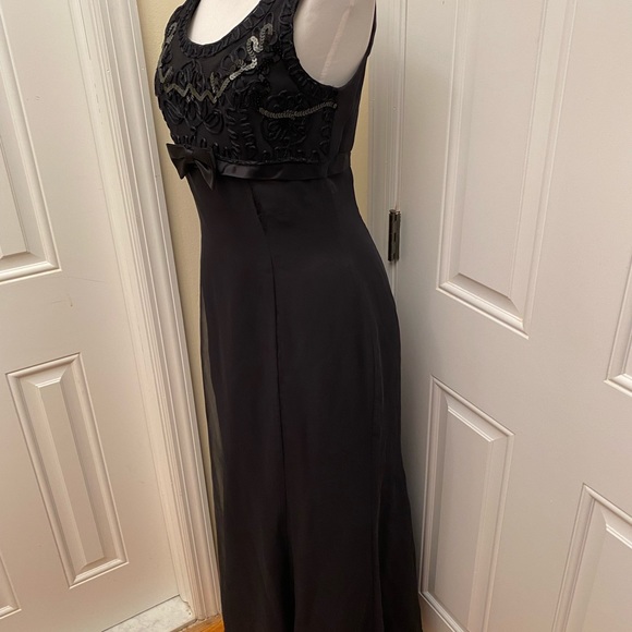 GW Navy Blue Sequence Formal Evening Gown Size 6 - Picture 7 of 16